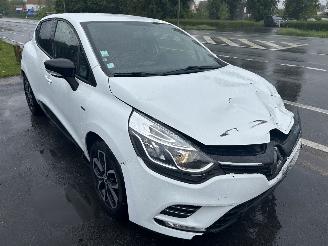 damaged passenger cars Renault Clio  2019/3
