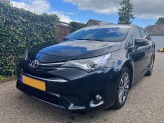 Schadeauto Toyota Avensis 1.6 D4D TOURING SPORTS F LEASE PRO 2015/12