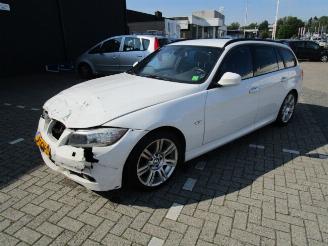 krockskadad bil auto BMW 3-serie 318 D  ( M LINE ) 2012/1