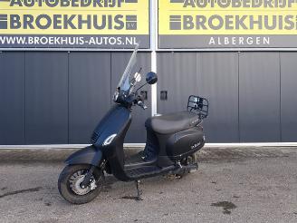 Vaurioauto  scooters La Souris  Bromscooter E-Sourini Lood  E-Scooter 2019/9