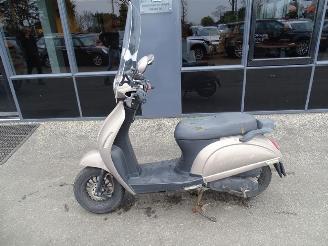Vaurioauto  scooters Senzo   2016/2