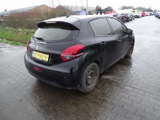 Damaged car Peugeot 208 1.2 Vti 2018/1