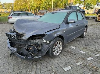damaged passenger cars Mazda 3  2007/10