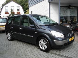 Salvage car Renault Grand-scenic 120 pk dci 7 pers dynamique 2005/2