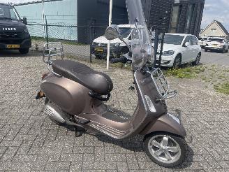 voitures scooters Piaggio  Vespa primavera 2017/6