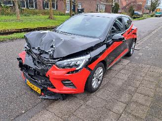 Damaged car Renault Clio 1.0 TCE intens 2021/11