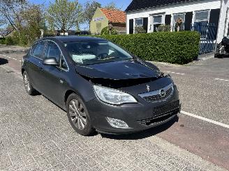 krockskadad bil auto Opel Astra 1.6 Turbo 2011/6
