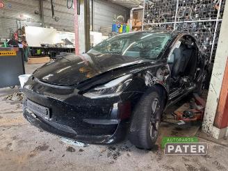 damaged passenger cars Tesla Model 3 Model 3, Sedan, 2017 EV AWD 2019/5