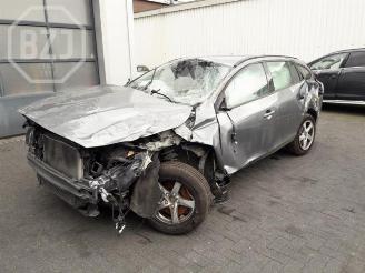 damaged passenger cars Volvo V-60 V60 I (FW/GW), Combi, 2010 / 2018 2.0 D2 16V 2017