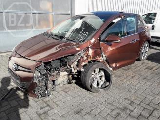 uszkodzony samochody osobowe Hyundai I-30 i30 (GDHB5), Hatchback, 2011 1.6 CRDi 16V VGT 2012