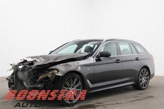 damaged passenger cars BMW 5-serie 5 serie Touring (G31), Combi, 2017 540i xDrive 3.0 TwinPower Turbo 24V 2018/8