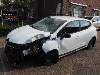 damaged passenger cars Renault Clio 1.0 TCe 90 Equilibre 2022/10