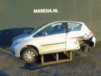 demontáž osobní automobily Toyota Yaris Yaris III (P13), Hatchback, 2010 / 2020 1.0 12V VVT-i 2013/10