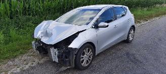 Vaurioauto  passenger cars Kia Cee d 1.6 crdi 2012/6