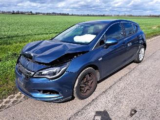 uszkodzony samochody osobowe Opel Astra K 1.0 12V 2016/3
