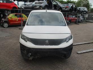 Damaged car Peugeot Partner  2021/1