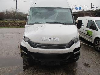 uszkodzony samochody osobowe Iveco Daily  2020/1