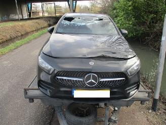 uszkodzony samochody ciężarowe Mercedes A-klasse  2019/1