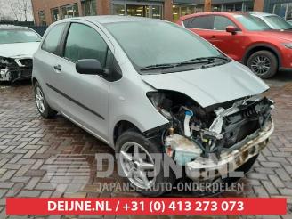 Damaged car Toyota Yaris Yaris II (P9), Hatchback, 2005 / 2014 1.3 16V VVT-i 2008/3
