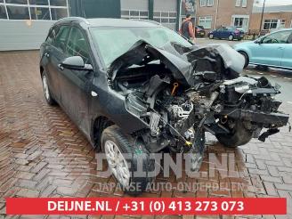 uszkodzony samochody osobowe Kia Cee d Ceed Sportswagon (CDF), Combi, 2018 1.4i 16V 2019