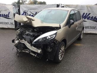Voiture accidenté Renault Scenic 2.0 Bose 2014/11