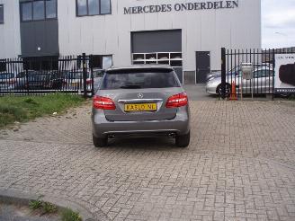 krockskadad bil auto Mercedes B-klasse B 180 2014/1