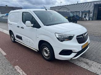 Vaurioauto  passenger cars Opel Combo 1.5D 75KW AIRCO KLIMA NAVI SCHUIFDEUR EURO6 2021/6