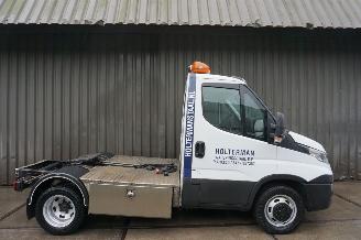 damaged commercial vehicles Iveco Daily 40c18 3.0D 132kW Clima Dubbellucht 2019/8