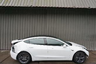 krockskadad bil auto Tesla Model 3 60kWh 175kW Leder Standard RWD Plus 2019/12