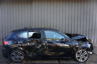 damaged passenger cars BMW 1-serie 118i 1.5 100kW Automaat Business Edition Plus 2022/1