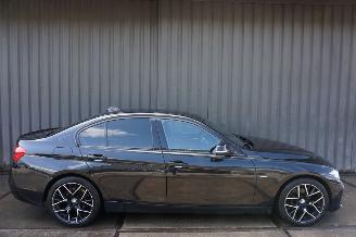 damaged passenger cars BMW 3-serie 320d 2.0 120kW Automaat Led EDE Luxury 2016/1