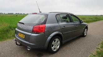 damaged passenger cars Opel Signum 2.2 16v Automaat Cosmo Navigatie  Airco   2005 5drs 2005/6