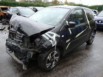 damaged passenger cars Renault Twingo  2013/1