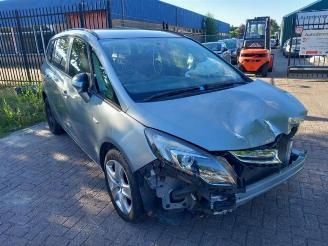 Auto incidentate Opel Zafira  2014/10
