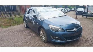 Auto incidentate Opel Astra Astra J (PC6/PD6/PE6/PF6), Hatchback 5-drs, 2009 / 2015 2.0 CDTI 16V 165 Ecotec 2014/9