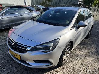 krockskadad bil auto Opel Astra Stationcar 1.6 CDTI Business+ 2018/7