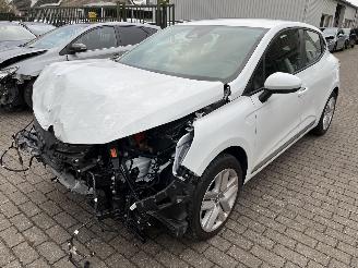 damaged commercial vehicles Renault Clio Etech Hybride 1.6 Automaat Business Zen 2021/2
