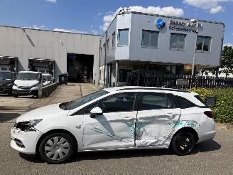damaged passenger cars Opel Astra SPORTS TOURER 1.5D 77kW E6 NAVI 2020/10