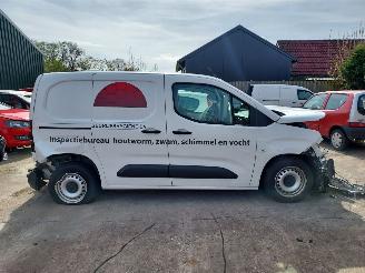 Salvage car Opel Combo 1.6D edition 2019/3