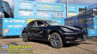 damaged passenger cars Tesla Model 3 Model 3, Sedan, 2017 EV AWD 2018
