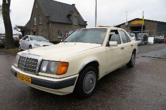 rozbiórka samochody osobowe Mercedes 200-300D 200 D 124 type sedan automaat 1991/1