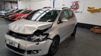 uszkodzony samochody osobowe Volkswagen Golf plus 1.6 TDI DSL 90 PK 5 DRS... 2013/11