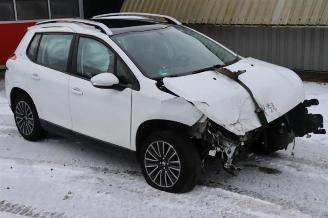 Damaged car Peugeot 2008 2008 (CU), MPV, 2013 / 2019 1.2 Vti 12V PureTech 82 2014/6