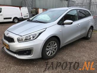 disassembly commercial vehicles Kia Cee d Cee'd Sportswagon (JDC5), Combi, 2012 / 2018 1.6 CRDi 16V VGT 2015/10