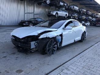 demontáž osobní automobily Tesla Model S 85D 2015/10