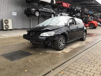 damaged passenger cars Volkswagen Golf VII 1.4 TSI 2017/1