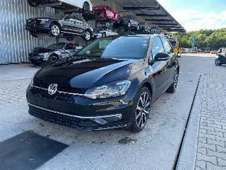 damaged passenger cars Volkswagen Golf VII 2.0 TDI 4motion 2017/10