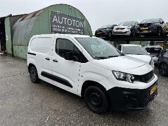 Vaurioauto  commercial vehicles Peugeot Partner 1.6 Bleuhdi 55KW Pro Airco Navi Schuifdeur NAP 2019/5