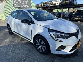 Salvage car Renault Clio 1.0 TCE 67KW Clima Navi Led Equilibre 5-Drs NAP 2023/8