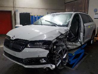 damaged passenger cars Skoda Superb Superb Combi (3V5) Combi 1.5 TSI Evo 16V (DPCA) [110kW]  (02-2017/...)= 2023/2